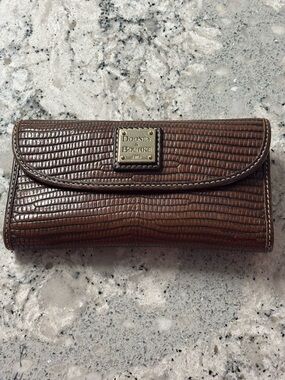 Dooney & Bourke Lizard Embossed Leather Wallet Black Womens Trifold Clutch